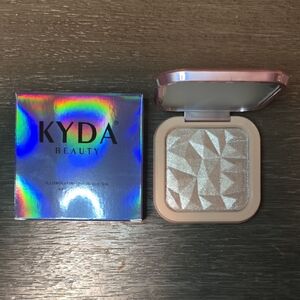 2 FOR $20. Kyda Beauty "Dawn Glow" Illuminating Highlighter